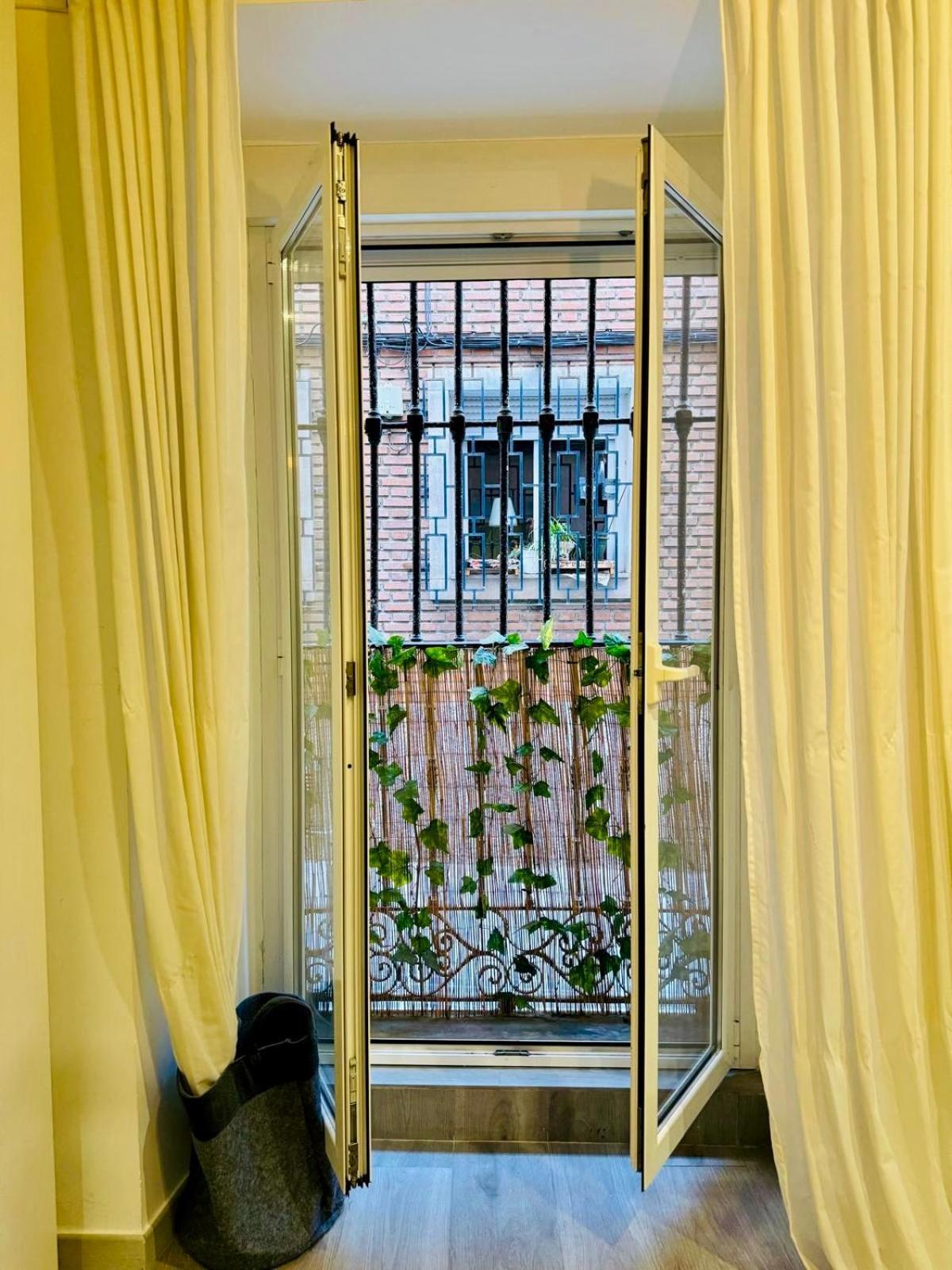 Appartement Dianthus House à Madrid Extérieur photo