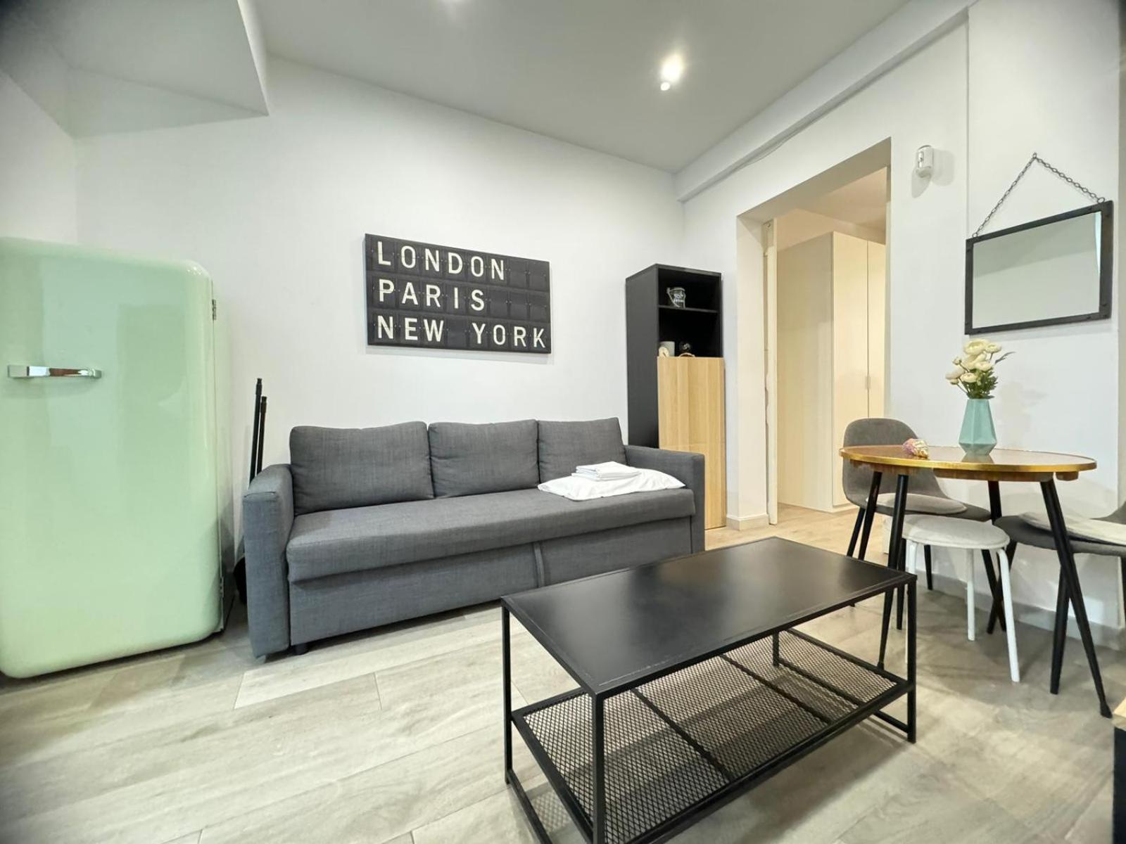 Appartement Dianthus House à Madrid Extérieur photo
