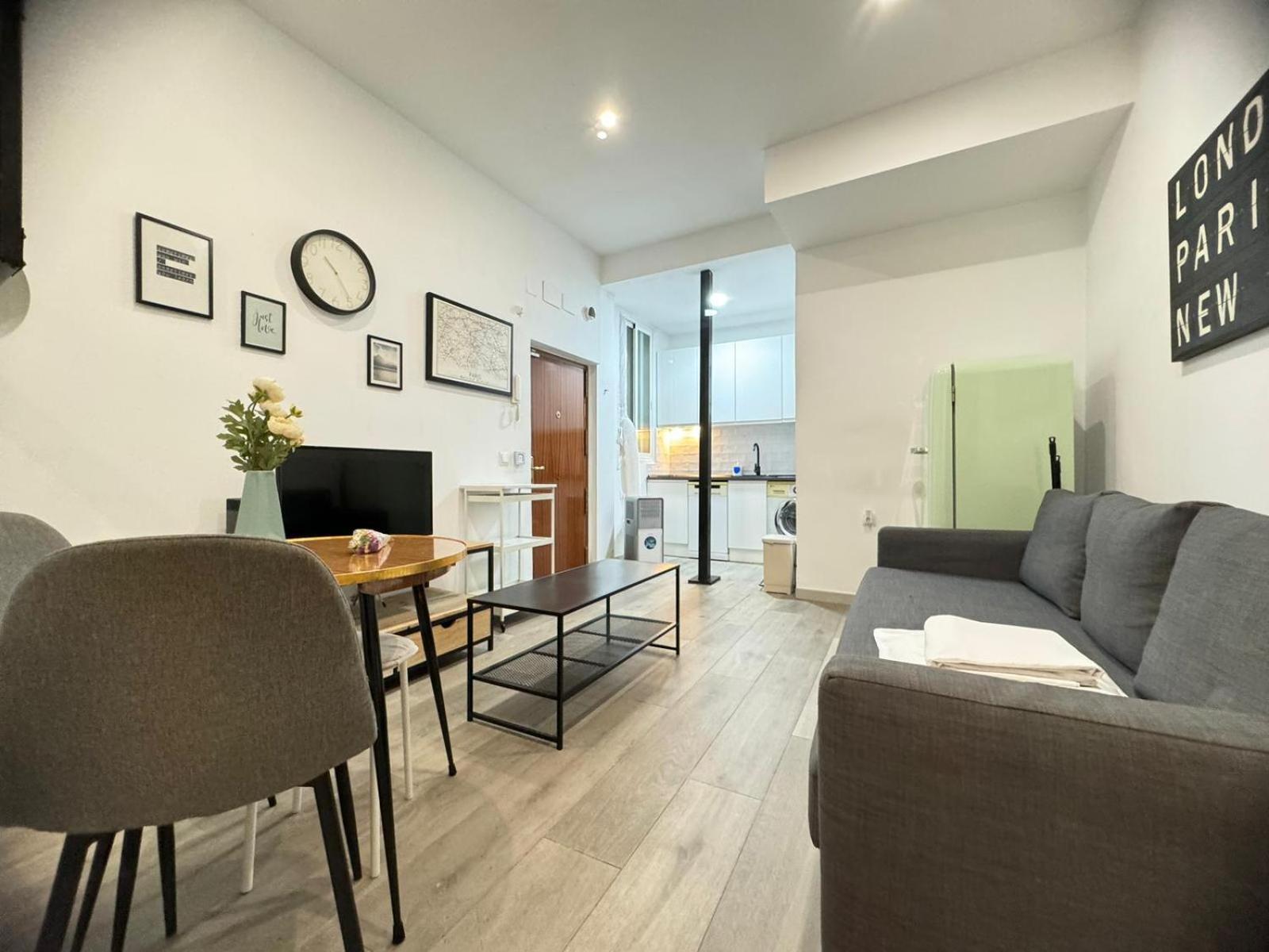 Appartement Dianthus House à Madrid Extérieur photo
