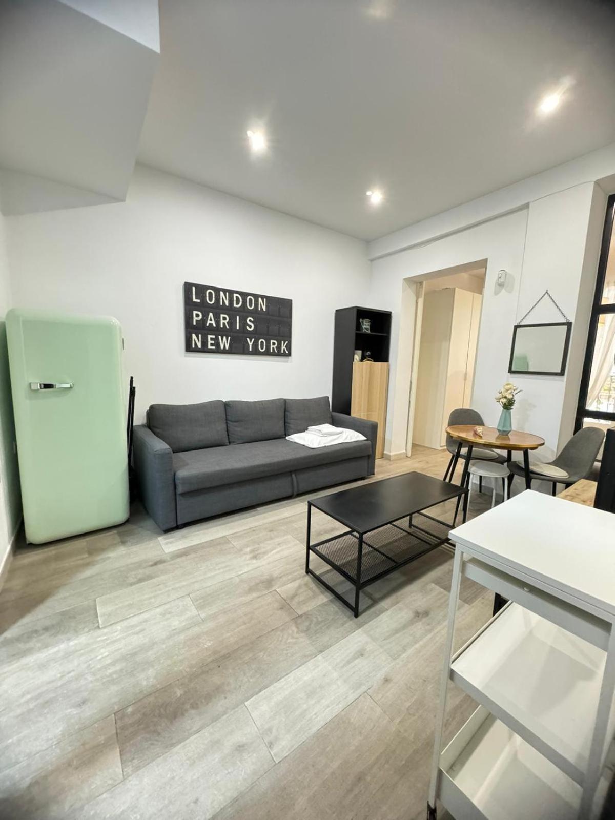 Appartement Dianthus House à Madrid Extérieur photo