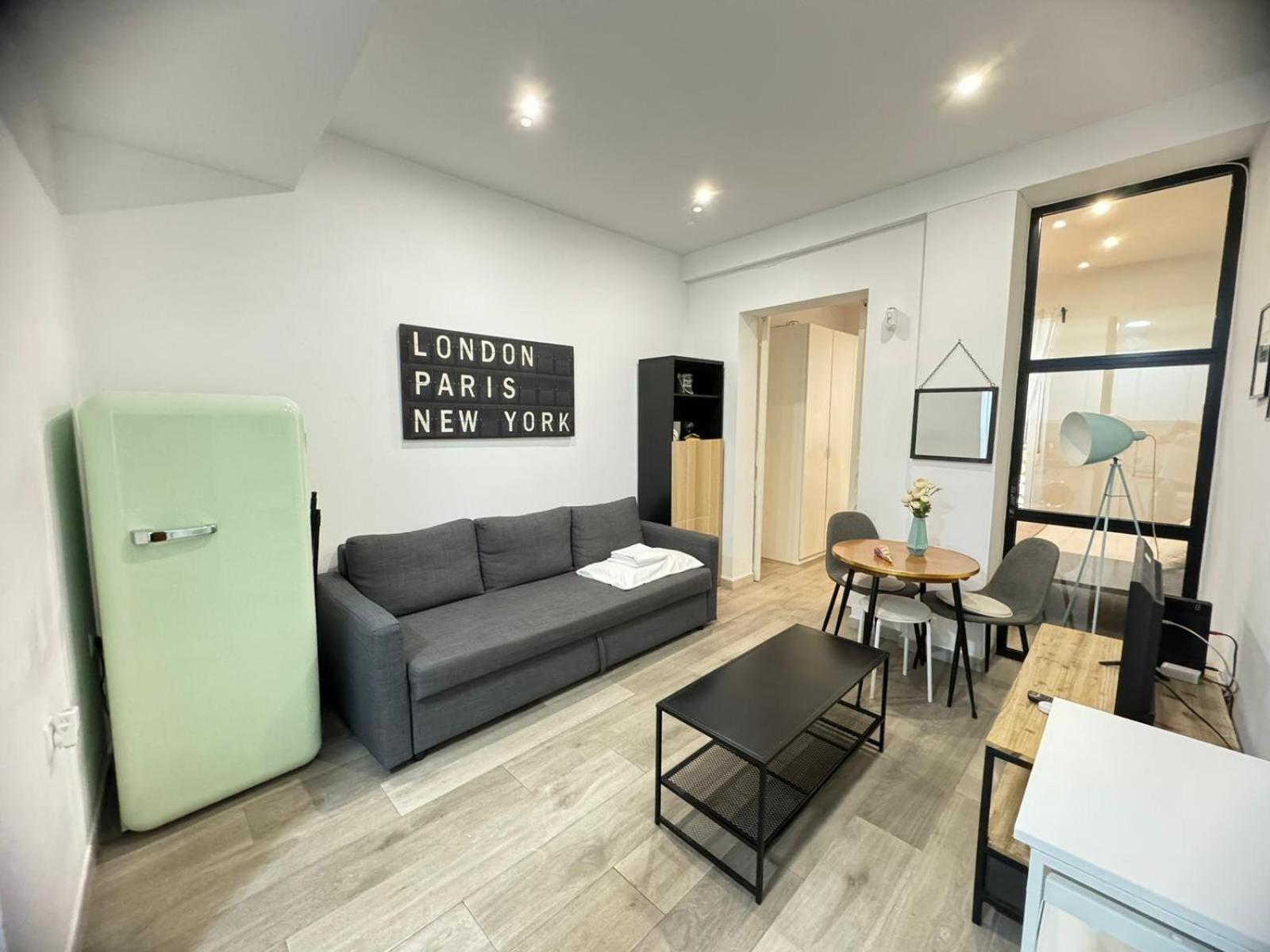 Appartement Dianthus House à Madrid Extérieur photo